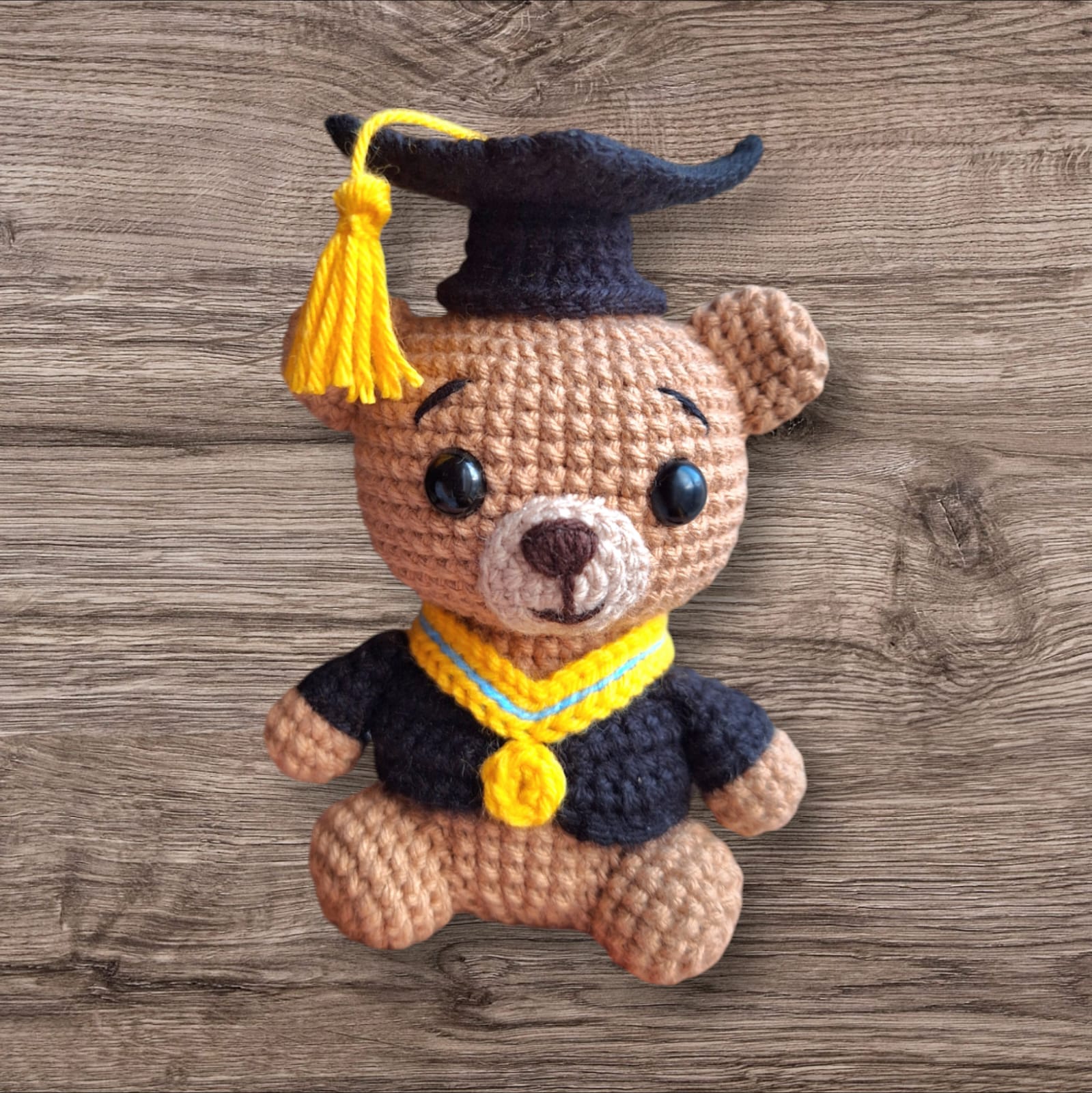 Patrón de Amigurumi Osito Graduado en PDF