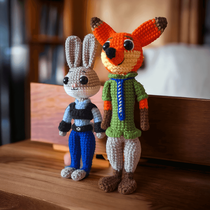 Amigurumis de Coneja Valiente y Zorro Astuto-Pareja de Amigurumis Personalizados