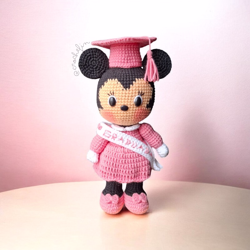 Patrón Amigurumi Minnie Graduada a Crochet - PDF