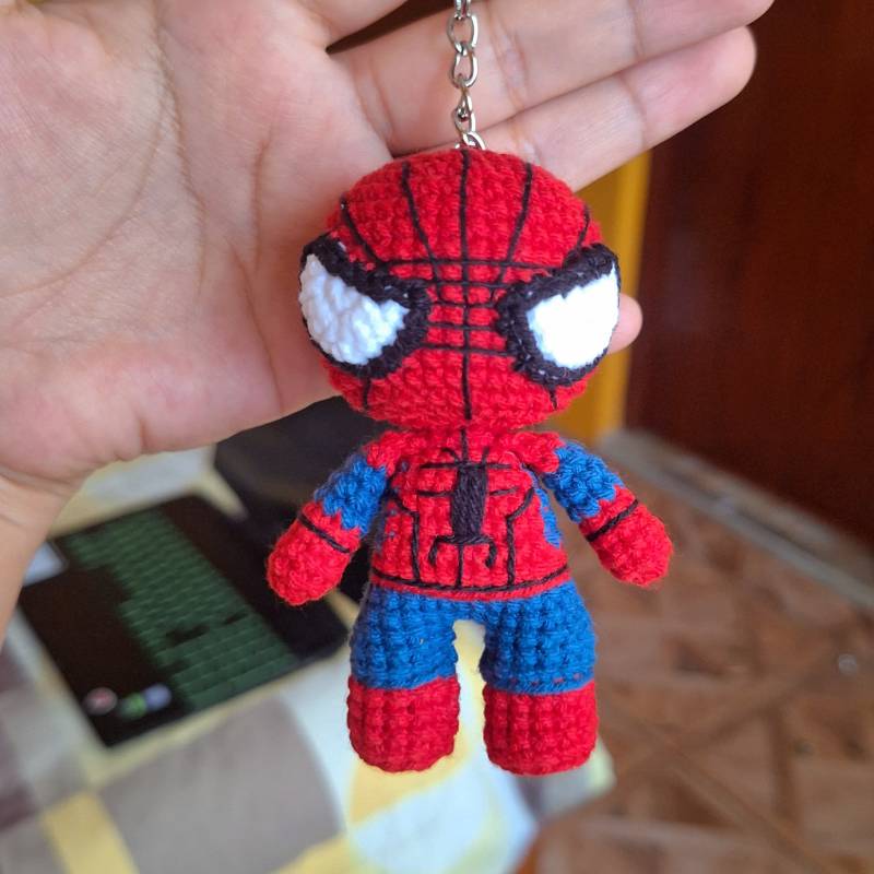 Patrón Amigurumi SpiderMan y Batman PDF descargable