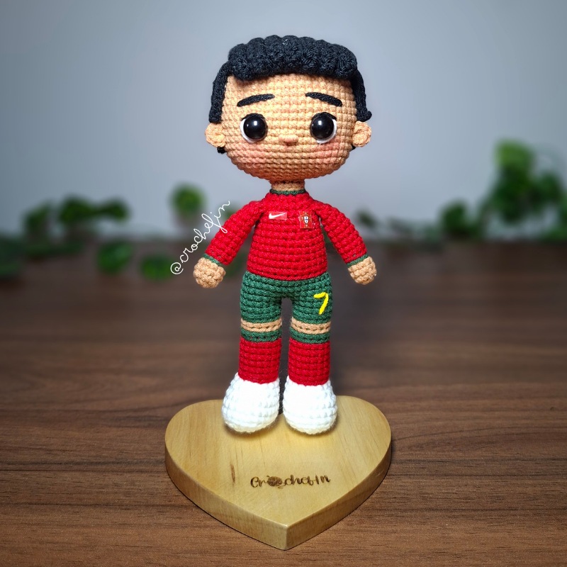 Patrón Amigurumi de Cristiano Ronaldo CR7 en Crochet PDF Digital en Español