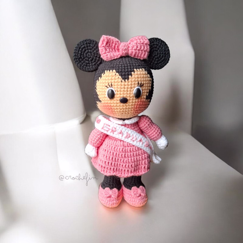 Patrón Amigurumi Minnie Graduada a Crochet - PDF